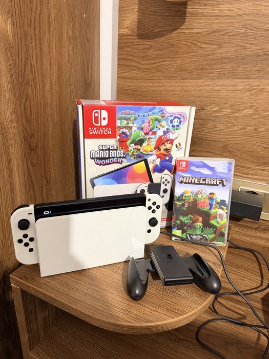 Nintendo Switch OLED 64GB + Minecraft + Cutie Originală