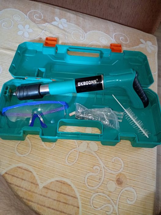 Pistol de bătut cuie