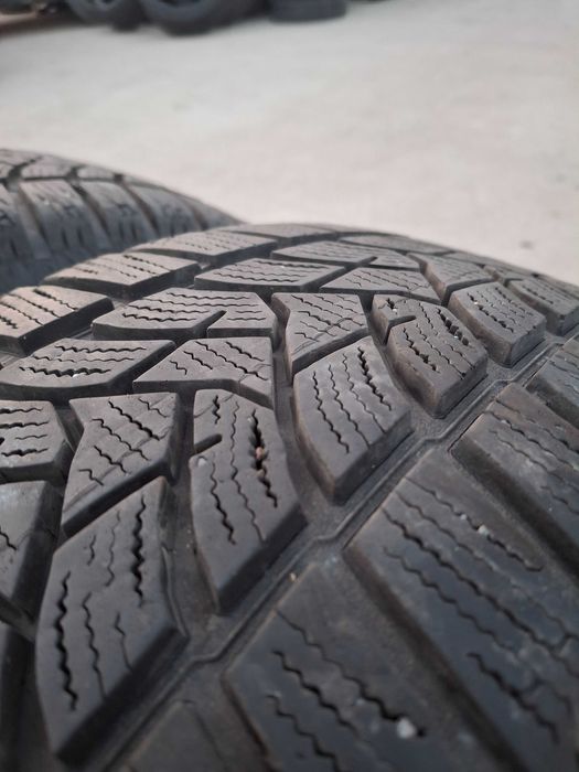 2бр. зимни гуми 215/60/16 Dunlop