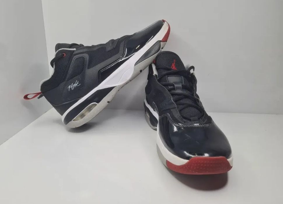 Кецове Jordan Flight 

Носени,но в отлично състояние. 

Размер 42.5 стелка 27 см.

Цена 40 евро.
