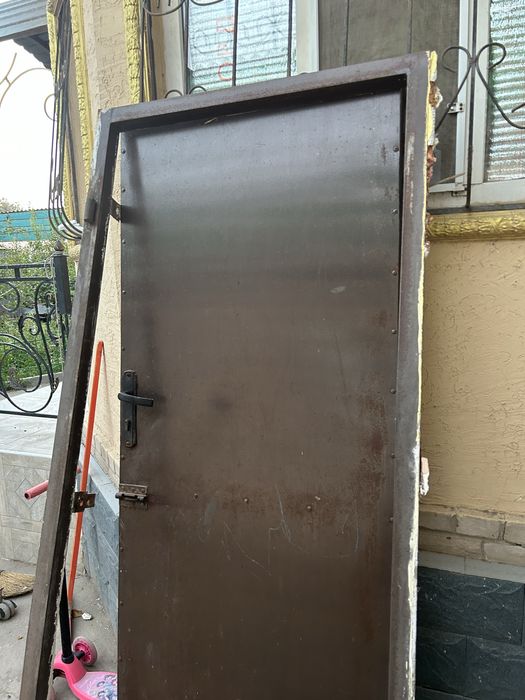Наружная дверь железная