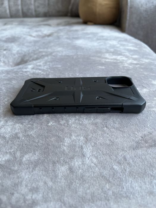 Чехол UAG на айфон 13