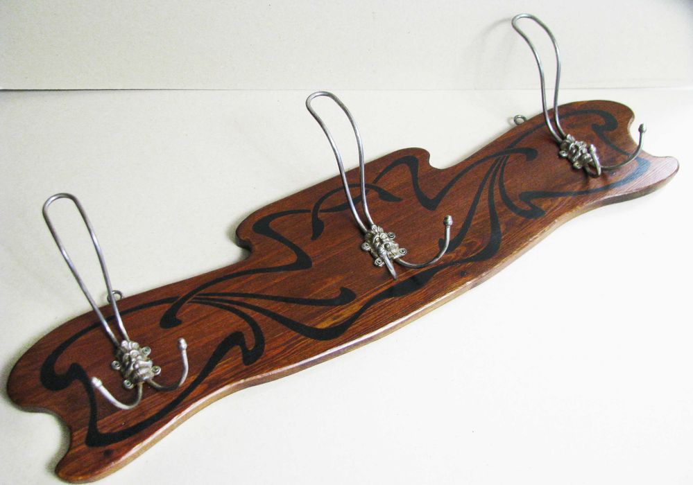 Стенна дървена закачалка сецесион ар нуво, реставрирана
