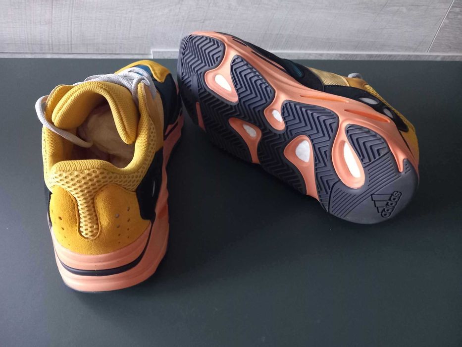 Adidas Yeezy Boost 700