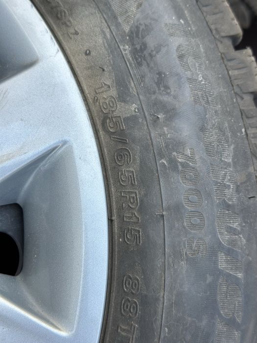 185/65/15 комплект зимних шин Bridgestone