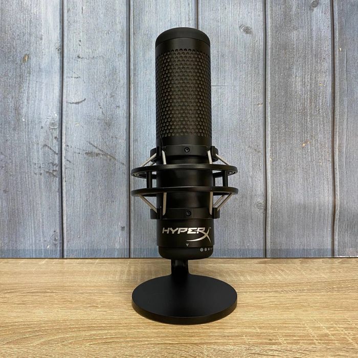 HyperX QuadCast S микрофон