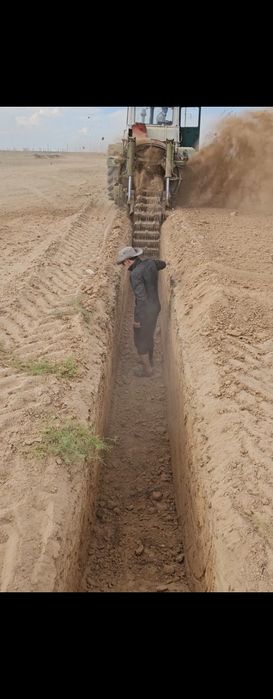 Трактор и бульдозер траншеекопатель  бара