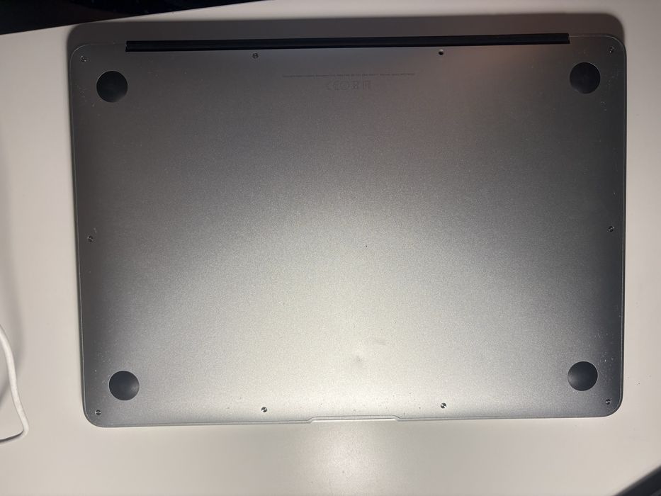 Apple MacBook Air 13 + зарядно