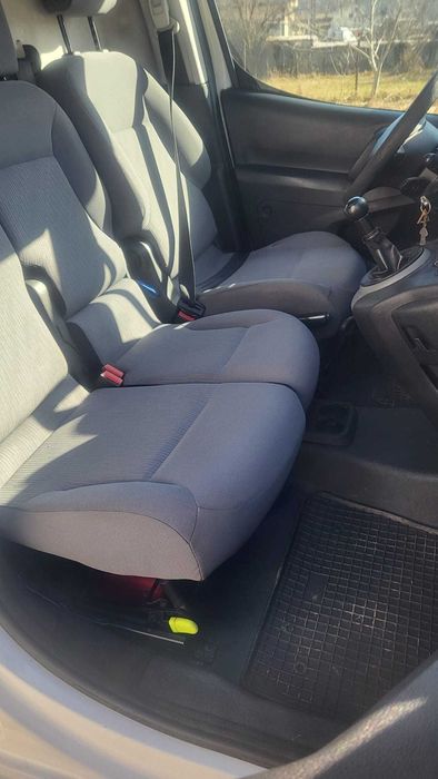 Vând Peugeot partner