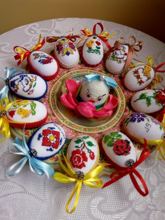 Бродирани яйца и сърца