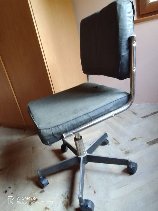 стол за обзавеждане