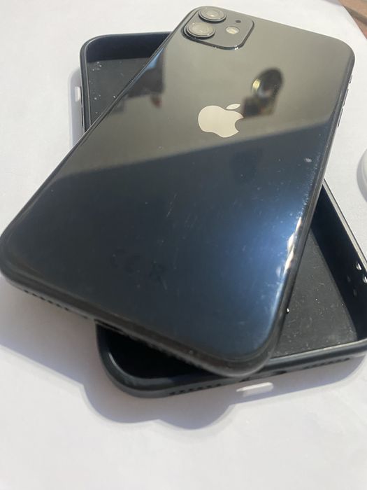 iphone 11 64гб  .