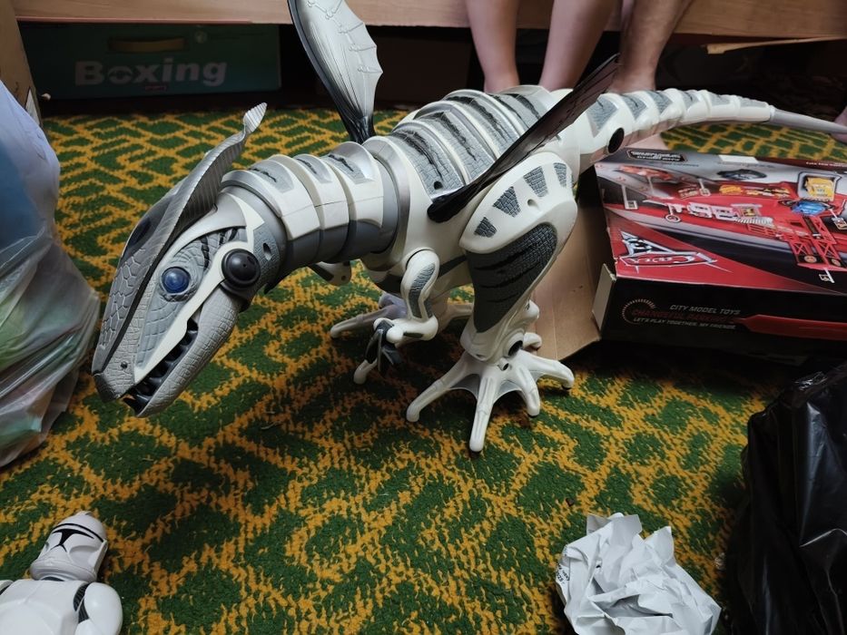 робот динозавр на радио управление