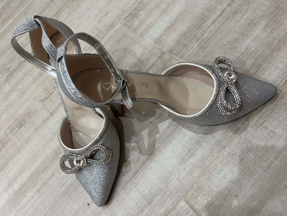 Чисто нови Сребристи обувки