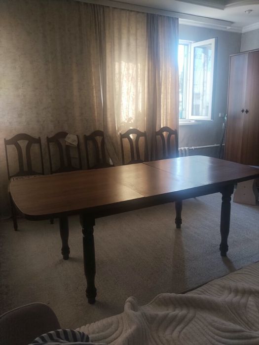 Продам стол со стульями 150*90 ( в раздвинутом 2 метра)