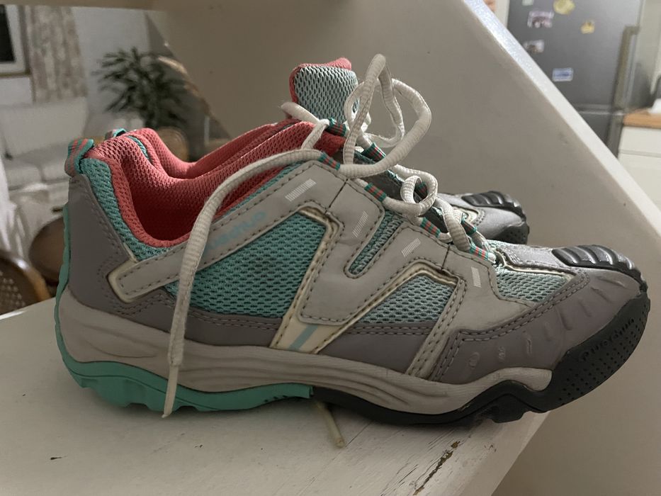 Adidași fete stare buna