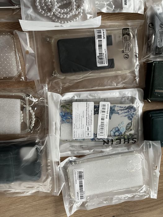 Кейсове за iphone 13. Общо 11 бр за 10 евро