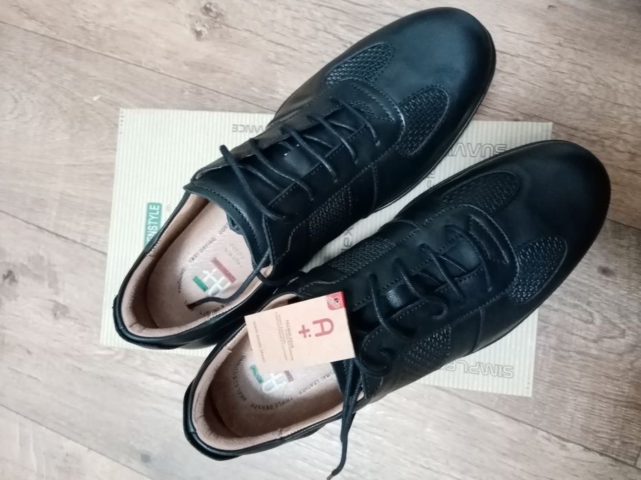 Португальские чёрные туфли