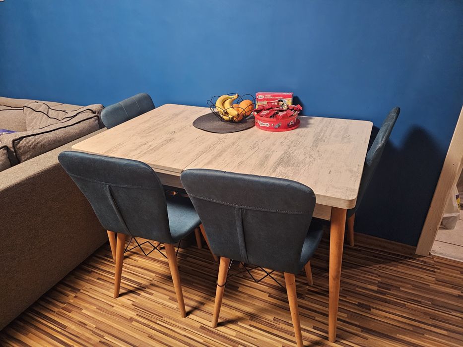 Разтегателен маса с 6 стола