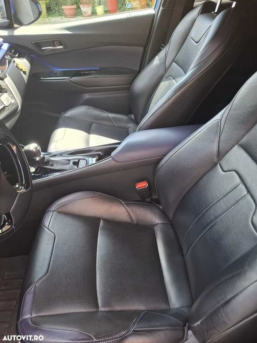 Toyota C-HR 1.8 Hybrid Style Bi-Tone, Piele