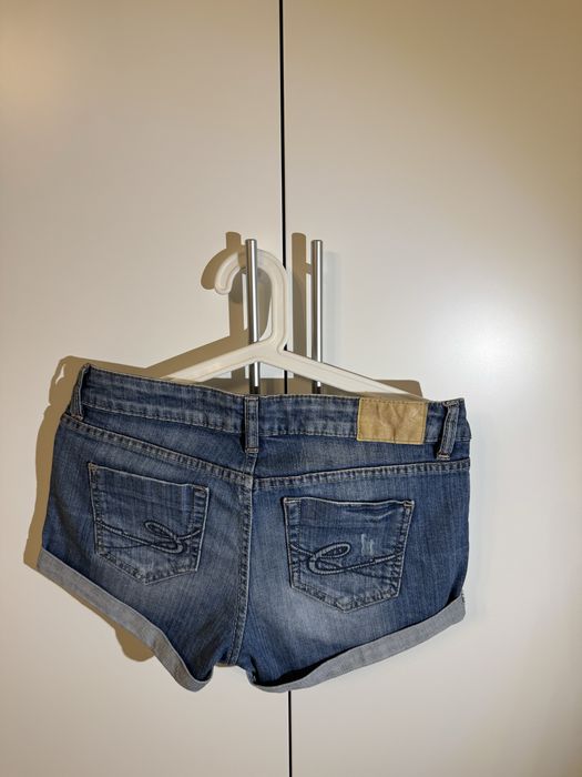 Продам джинсовые шорты Esprit