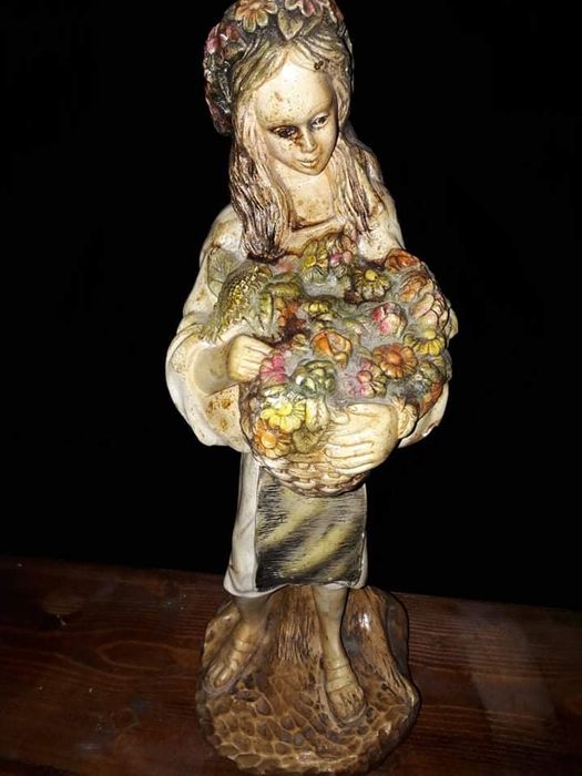 Statuete vechi frumoase