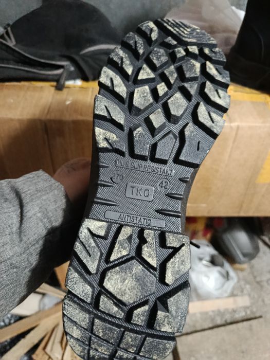 Продам берцы и туфли