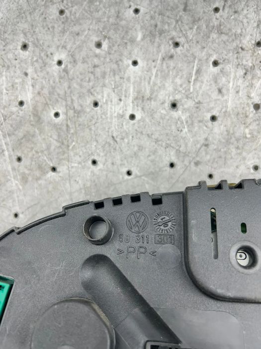 Ceasuri bord 88311301 Volkswagen VW Golf 1.9 TDI MT (101 hp)