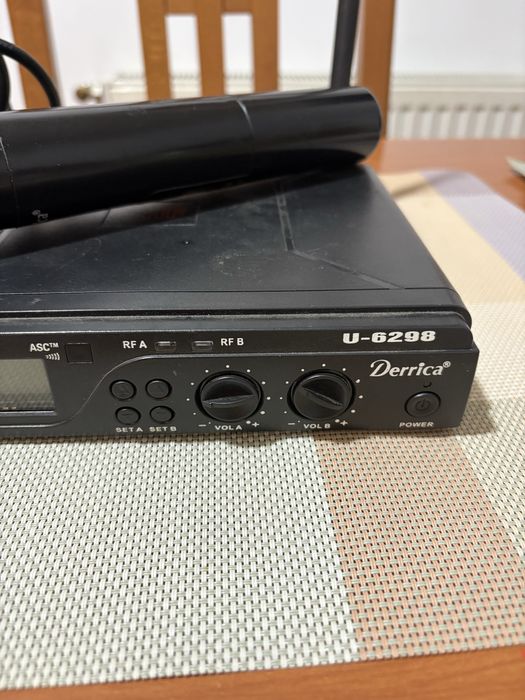 Microfon prodesinal cu amplificator