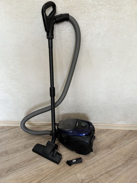 Пылесос Samsung SC18M3120VB