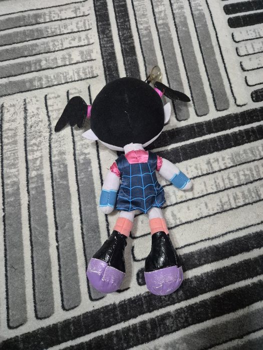 Vand jucarie plus vampirina