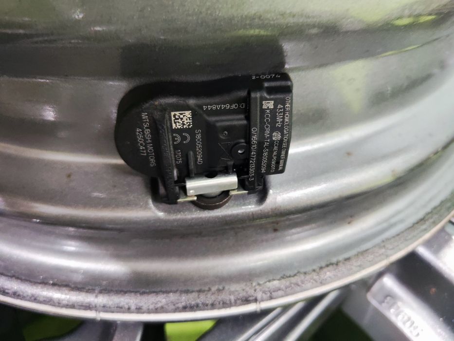 16 5x114.3 Mitsubishi лети джанти 5х114.3