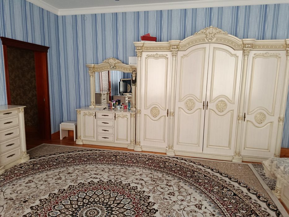 Продается спальный гарнитур