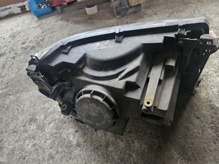 Lichidare stoc Far partea stanga cu xenon Range Rover Sport 2007