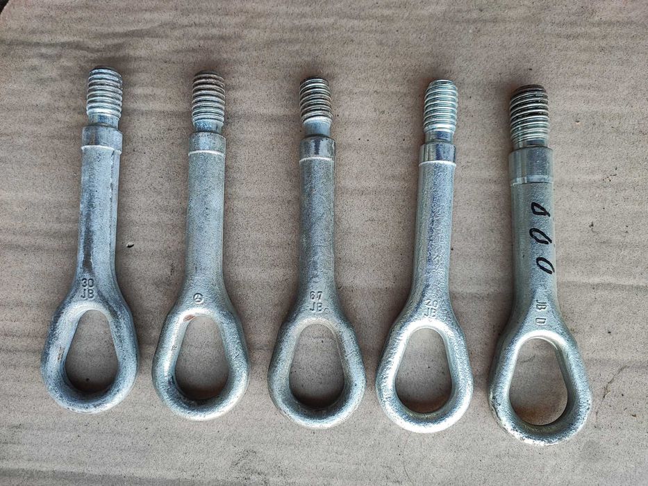 Kука ключ и подпора за гума от Мерцедес