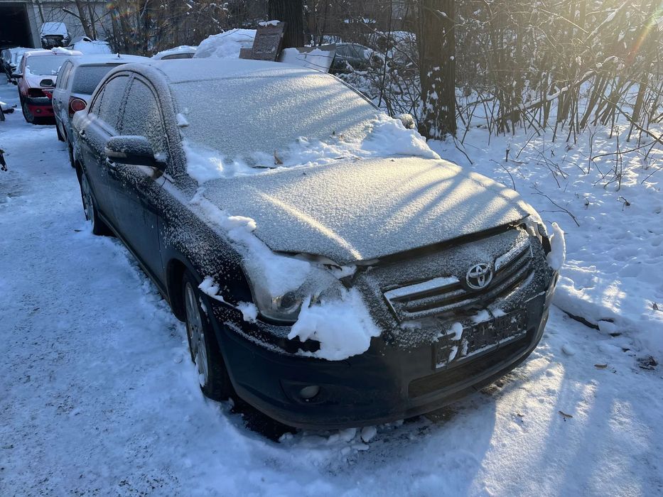 Dezmembrez Toyota Avensis T25 facelift sedan 2,2 diesel negru 2007