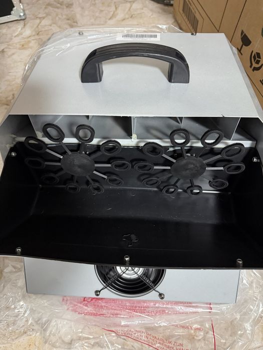 Vând mașină de baloane nouă