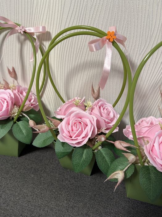 Сапунени рози в керамична кашпа