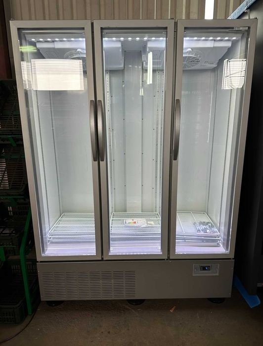Vitrina Frigorifica cu 3 usi batante / -1 +8 C/150x70x205cm/  NOU
