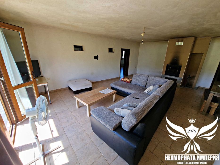 Едноетажна къща 183РЗП с голям двор 2300кв. в село Тополово