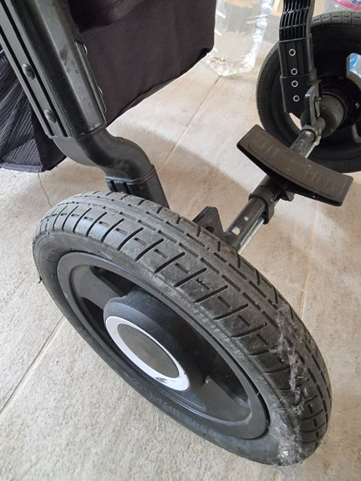 Carucior pixini arata foarte bine