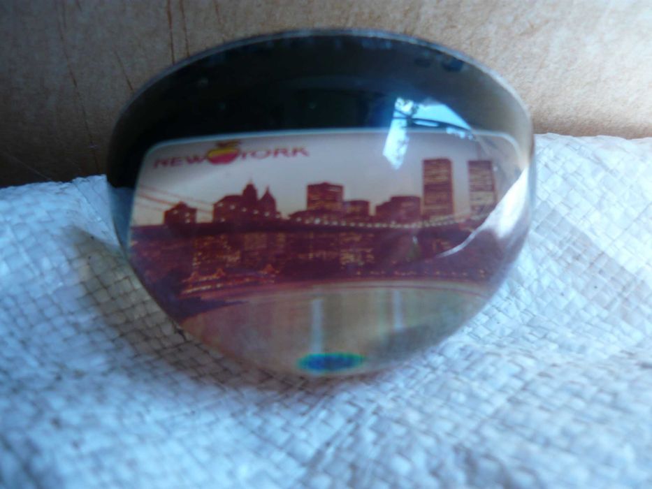 Ню Йорк в стъклена елипса за украса - само 1.20 лв.