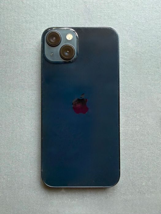 Apple iPhone 13 128GB в цвете «Темная ночь» (Midnight)