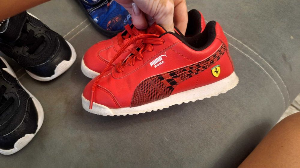 Маратонки, пантофи и ботуши 25-27 номер