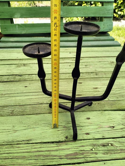 Железен свещник за три свещи