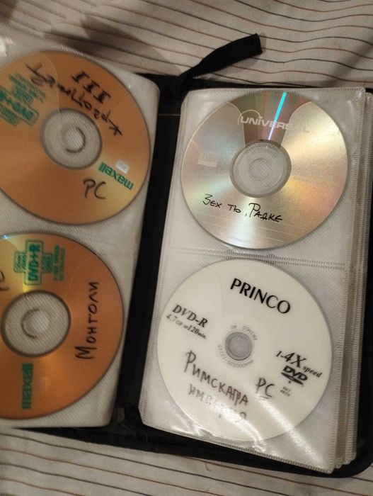 Класьори за CD/DVD.Два броя