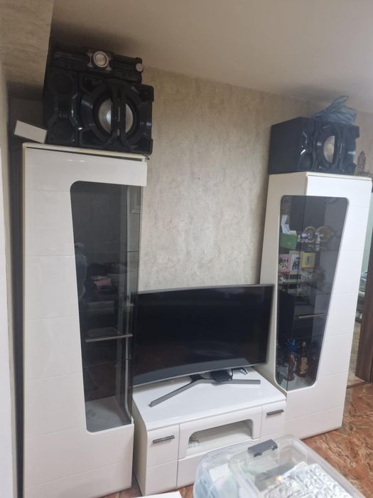 Продам чисто нова секция още има фолио от закупуването и.