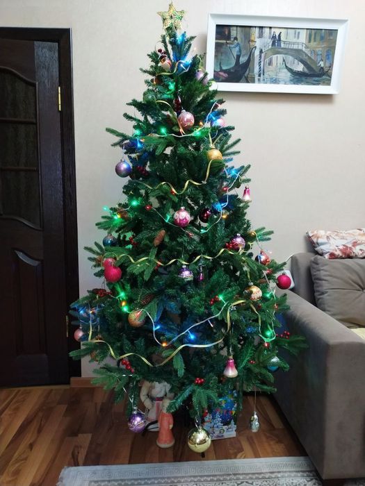 Ёлка с шишками ягодами оригинал