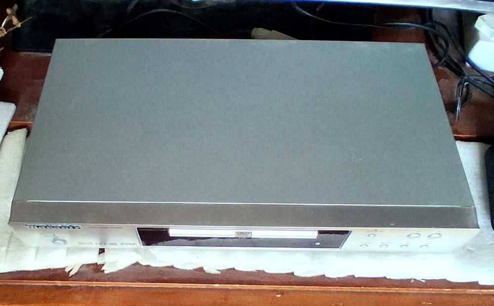 Vind DVD-CD player Marantz DV-4360 culoare arvintiu, ca nou
