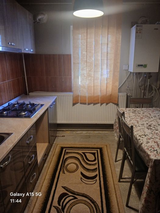 Închiriez apartament 2 camere ,baie ,bucătărie, hol.